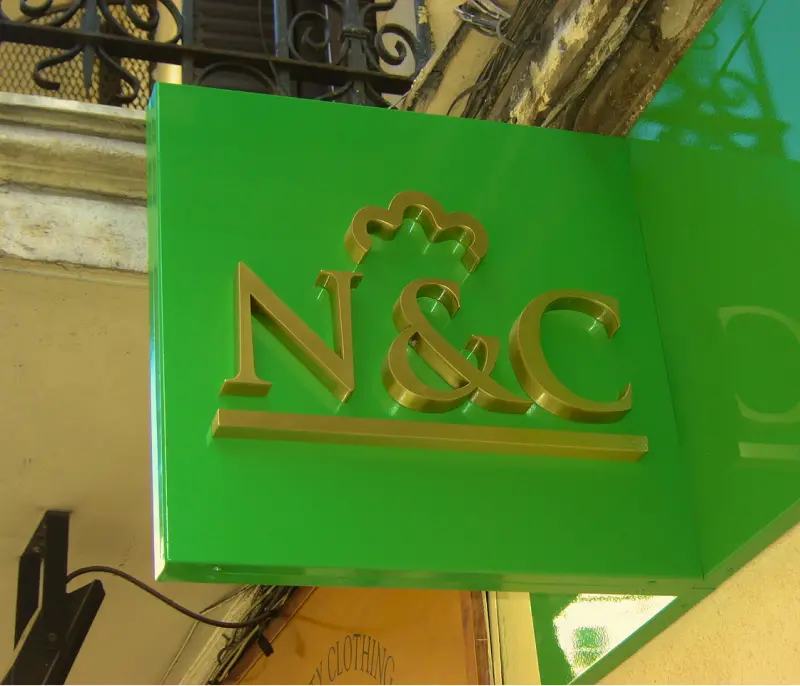 Guía de licencias para rótulos comerciales en Madrid (Normativa OPEX)